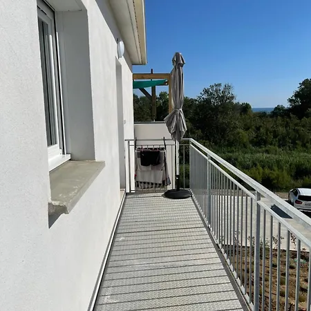 Marina Di Bravone Apartment Linguizzetta